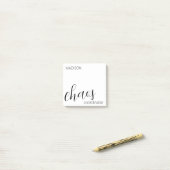 Chaos-Koordinator Moderner schwarzer Skriptname Post-it Klebezettel (Auf Schreibtisch)