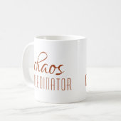 Chaos-Koordinator Modernes Brown Script Kaffeetasse (Vorderseite Links)
