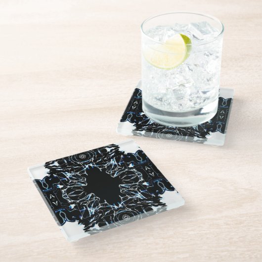 Chaotic Abstract Blue on Black and White Fluid Art Glasuntersetzer (Schrägansicht)