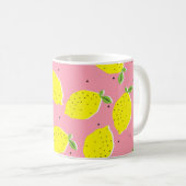 Chaotic Lemons Pink Polka: Zitrusmuster Kaffeetasse (VorderseiteRechts)