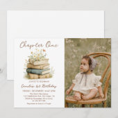 Chapter One Floral Books 1st Birthday Photo Einladung (Vorne/Hinten)
