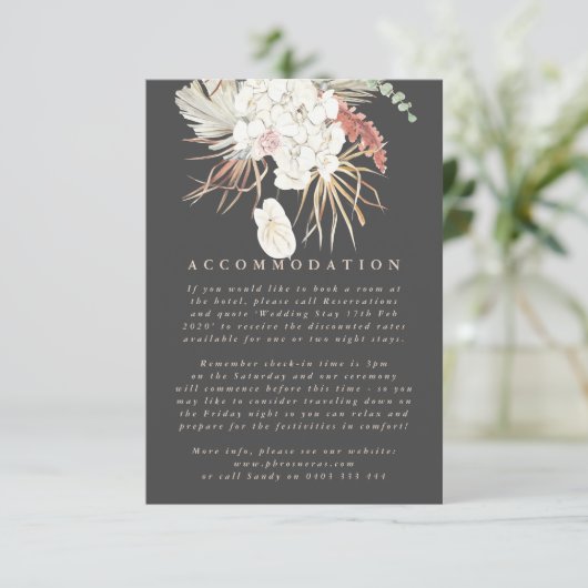 Charcoal Cream Pampas Grass Floral Jungle Wedding Begleitkarte (Stehend Vorderseite)