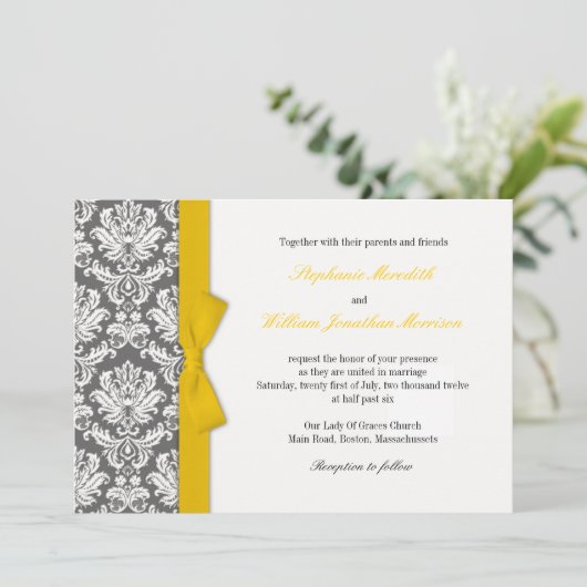 Charcoal Damask Yellow Bow Wedding Einladung (Stehend Vorderseite)