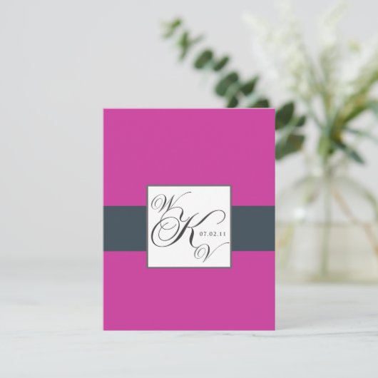Charcoal Fuchsia Pink Monogram Wedding RSVP (Stehend Vorderseite)