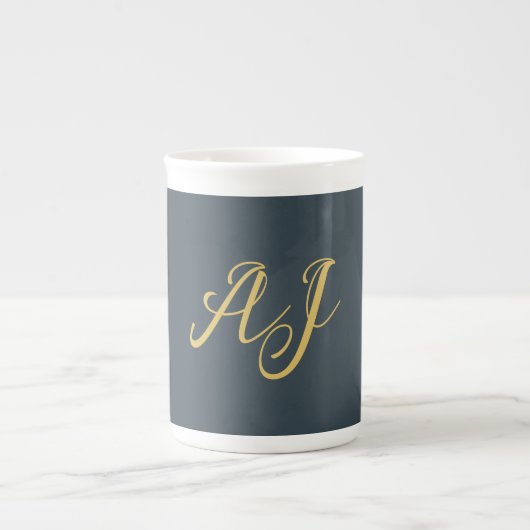 Charcoal Gold Color Monogram Professional Initial Porzellantasse (Vorderseite)
