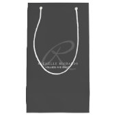 Charcoal Gray Elegant Minimalistisch Monogram Kleine Geschenktüte (Vorderseite)