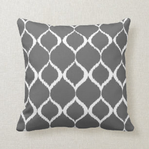 Charcoal Gray Geometric Ikat Tribal Print Muster Kissen
