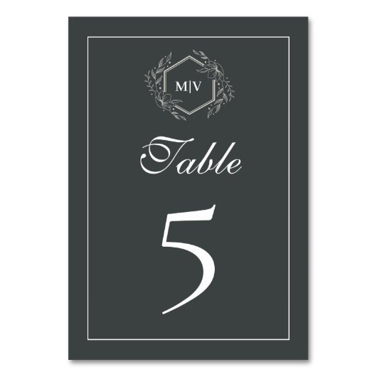 Charcoal Gray Monogram Wappen Tischnummer Card (Vorderseite)