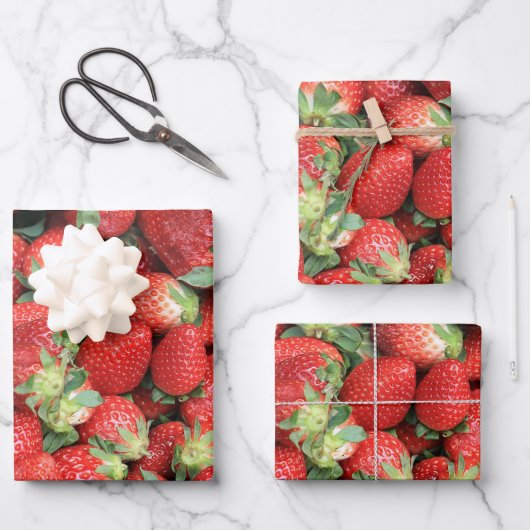 Charge der Roten Juicy Erdbeeren Geschenkpapier Set (Vorderseite)