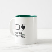 Charging… Do Not Talk – Battery Mug for Mornings Zweifarbige Tasse (Vorderseite Links)