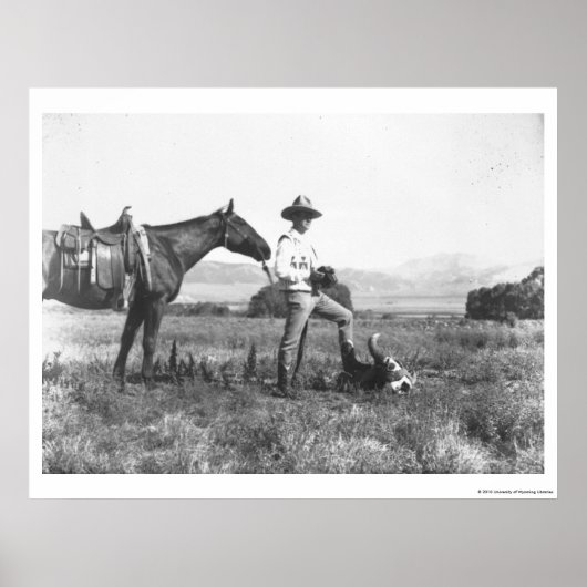 Charles Belden mit Pferd und Schädel. Poster (Vorne)