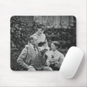 Charles Dickens mit zwei seiner Töchter Mousepad (Mit Mouse)