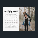 CHARLI Retro Modernes Foto Save the Date Postkarte<br><div class="desc">Dies ist eine Retro-Save the Date Postkarte mit einem . Benutzen Sie den "Personalize this template" Knopf, um diesen Magneten komplett zu Ihrem eigenen zu machen! Fügen Sie Ihr eigenes Sonderbild hinzu geben Sie einen beliebigen Text ein, damit diese Save the Date Postkarte vollständig in Ihren Stil passt.</div>