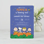 Charlie Brown und Gang Pumpkin Erster Geburtstag Einladung (Stehend Vorderseite)