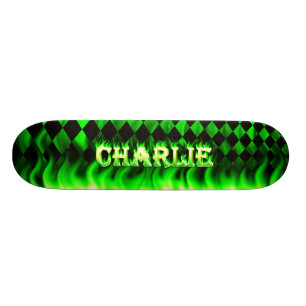 Charlie-Skateboardgrünfeuer und Flammenentwurf Skateboard
