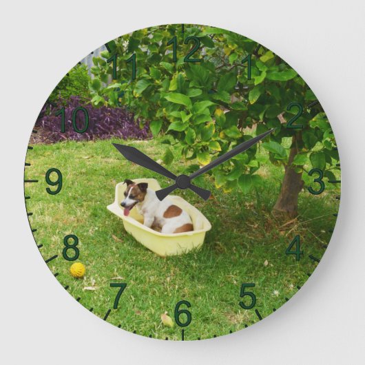 Charlie The Fox Terrier Bath Time, Wall Clock Große Wanduhr (Vorderseite)