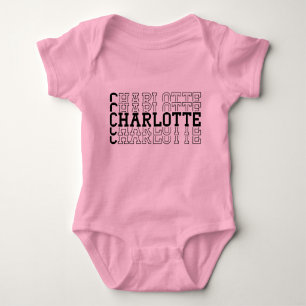 Charlotte Custom Girl Gestapelte Name Baby Strampler