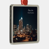 Charlotte North Carolina City Skyline Night Ornament Aus Metall (Rechts)