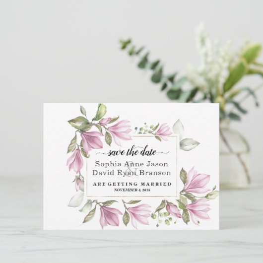 Charm Blush Magnolia Blume Hochzeitkalligraphie Save The Date (Stehend Vorderseite)