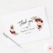 Charm Burgundy Marsala Floral Handwriting Wedding Ovaler Aufkleber (Umschlag)