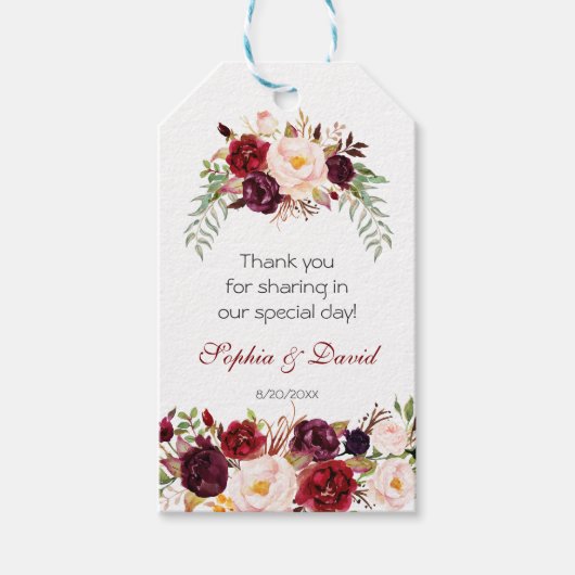 Charm Burgundy Marsala Floral Wedding Geschenkanhänger (Vorderseite)