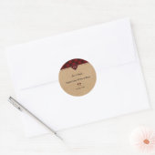 Charm Rustic Red Buffalo Kariert Monogram Wedding Runder Aufkleber (Umschlag)