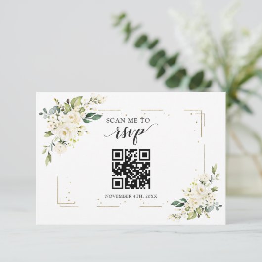 Charm White Floral Gold QR Code Hochzeit RSVP Karte (Stehend Vorderseite)