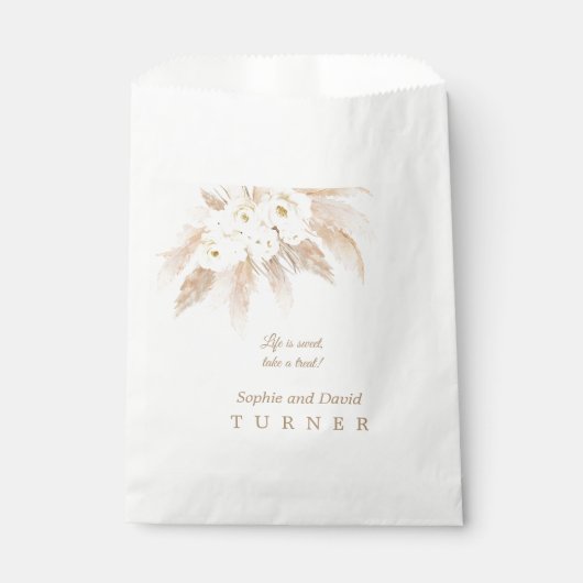 Charm White Roses Pampas Grass Wedding Geschenktütchen (Vorderseite)