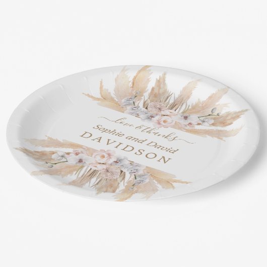 Charm White Roses Pampas Grass Wedding Pappteller (Schrägansicht)