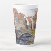 Charmante Alte Brücke über den Kanal in Landschaft Milchtasse (Vorderseite)