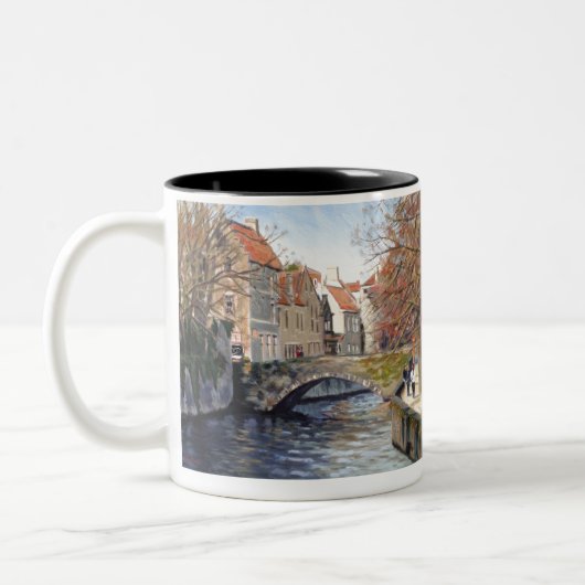 Charmante Alte Brücke über den Kanal in Landschaft Zweifarbige Tasse (Links)