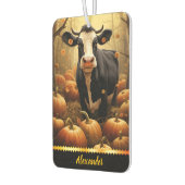 Charmante Kuh unter Kürbis an einem goldenen Herbs Autolufterfrischer (Links)