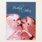 Charmante Pink Cockatoo Fun Herz Hände Hochzeit Planer (Vorderseite)