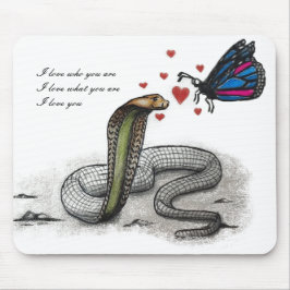 Charmante Schlange und Schmetterling-Liebe Mousepa Mousepad
