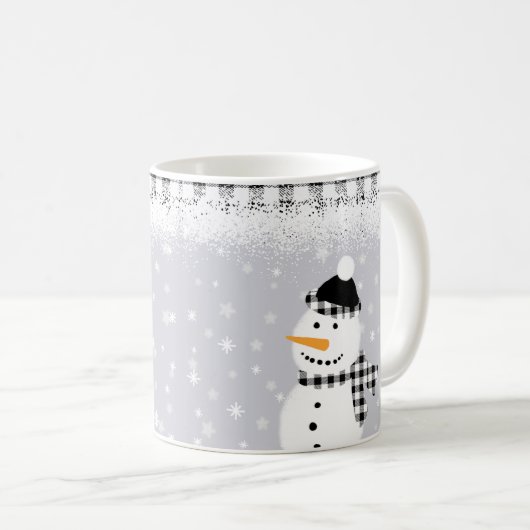 Charmante Schneemänner in Winterhasen und Skarven Kaffeetasse (VorderseiteRechts)