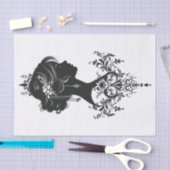 Charmante Silhouette einer Lady mit Verziertem Fil Seidenpapier (Handwerk)