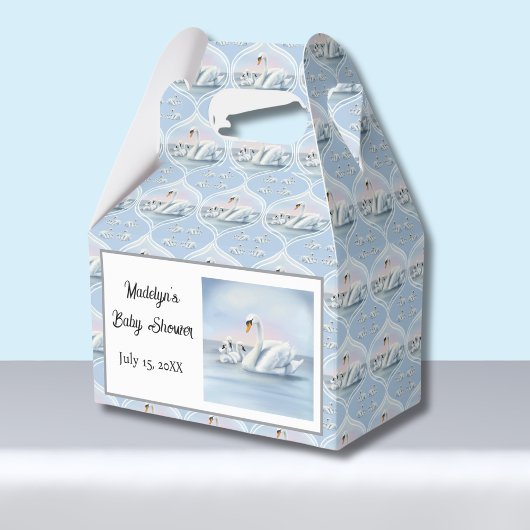 Charmanter Mama Swan mit Babys in Peach Sunset Geschenkschachtel