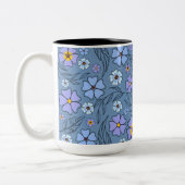 Charmantes Blau und Lila Blumen mit Kontur Zweifarbige Tasse (Links)