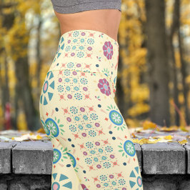 Charmantes Cream Skandinavien Folk Muster Yoga Capri Leggings