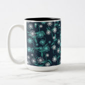 Charmantes Weiß und Aquamarine Blumen Zweifarbige Tasse (Links)