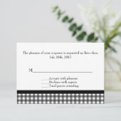 Charming Black & White Gingham Wedding RSVP Karte (Stehend Vorderseite)