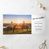 Charming Brush Script Foto Hochzeit Dreifach Gefaltete Einladung (Innenseite)