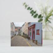 Charming Cobbled Street in Staithes Village Postkarte (Stehend Vorderseite)