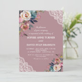 Charming Dusty Blue Dusty Rose Floral Wedding Einladung (Stehend Vorderseite)