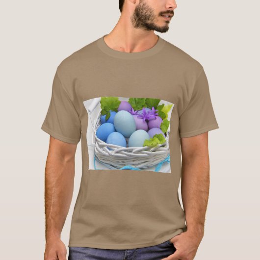 Charming Easter Eggs in Basket Joy T-Shirt (Vorderseite)