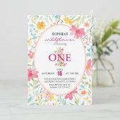 Charming Floral First Geburtstag Einladung (Stehend Vorderseite)