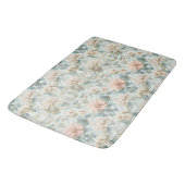 Charming Floral Pastel Blue Pink Botanical Art Badematte (Schrägansicht)