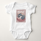 Charming Fluffy Kitten Illustration - Meow Baby Strampler (Vorderseite)