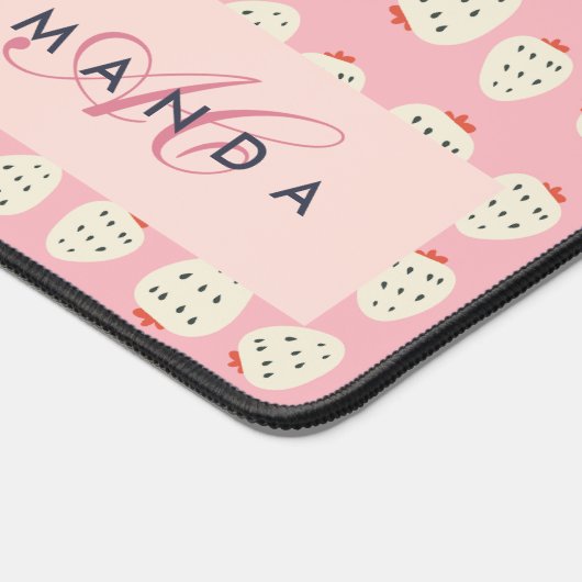 Charming Girly Strawberry Muster Monogram Geschenk Schreibtischunterlage (Ecke)