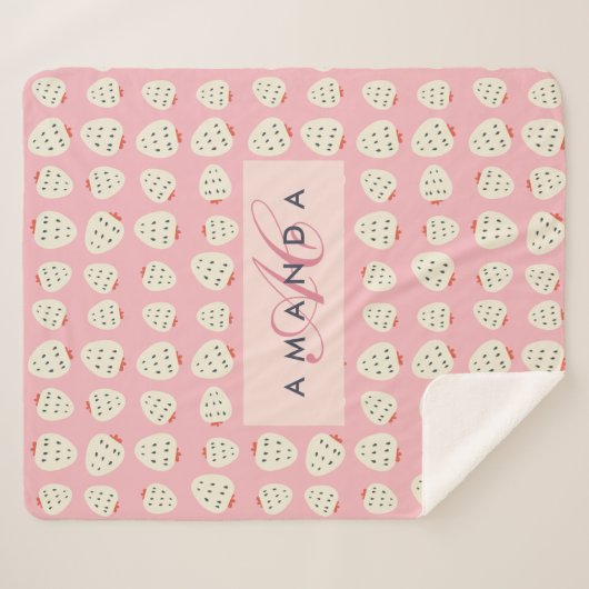 Charming Girly Strawberry Muster Monogram Geschenk Sherpadecke (Vorderseite (Horizontal))